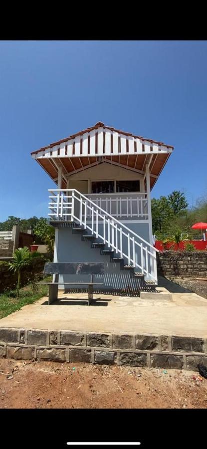 Hotel The B Hive Londa Exterior foto